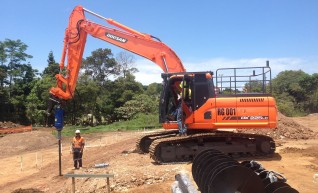 *AVAILABLE FOR DRY/WET HIRE * Doosan DX225LC 22 tonne Excavator 1