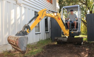 1.6 Tonne Mini Excavator 1