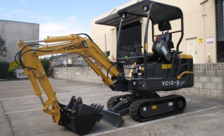 1.6T Yuchai YC15-8 mini excavator 1