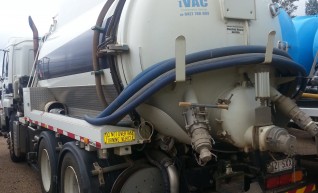 11,000L Vac Truck 1