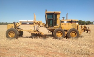 120H Caterpillar Grader 1