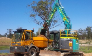 13T Kobelco Excavator 1