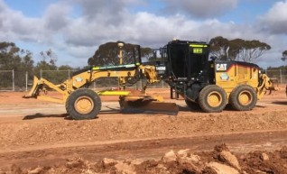 140M Grader w/GPS 1