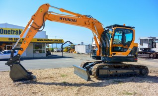 15T Hyundai R145CR-9 Excavator for hire 1
