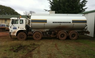 1995 8 Wheeler Acco Water Truck 1