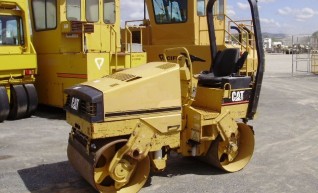 1995 Caterpillar CB214B 1
