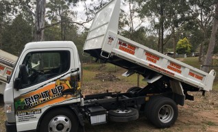 2T Mitsubishi Fuso Canter Tipper 1