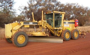 2001 Caterpillar 140H Grader 1