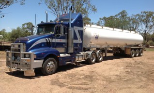 2002 Kenworth T604 1