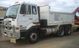 2005 Nissan UD 10m tipper 1