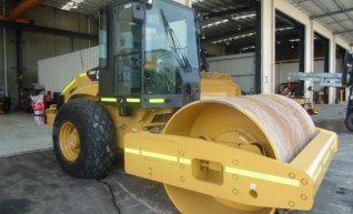 2007 Cat 563E Vibrating Roller 1