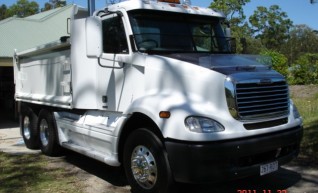 2007 Freightliner Columbia Tandem Tipper - For Hire or Sale 1