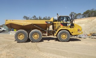 2011 CATERPILLAR 725 DUMP TRUCK 1