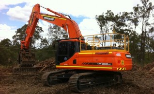 2012/2013 Doosan DX300LC 30t Excavator 1