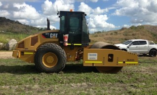 2012 Cat CS67 Vibrating Roller 1