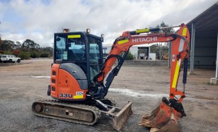 2013 3.3T Hitachi Excavator 1