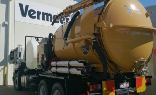 2013 8000 l Vermeer Vacuum excavator on Isuzu fvz 1400 truck  1