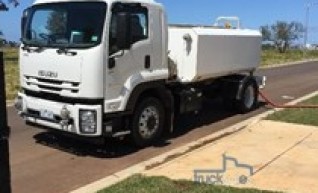 2017 Isuzu 165-300 8,000lt Water Truck  1