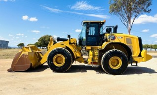 2018 CAT 972M Wheel Loader 1