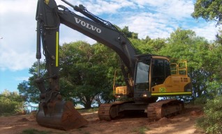 21T Volvo Excavator with rock breaker 1