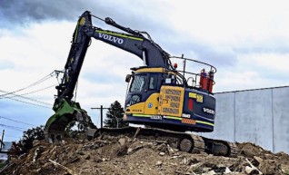 23.5T 2017 Volvo ECR235CL Excavator w/GPS - zero swing 1
