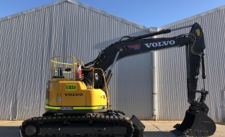 24T 2018 Volvo ECR235CL Excavator - zero swing w/rubber tracks 1
