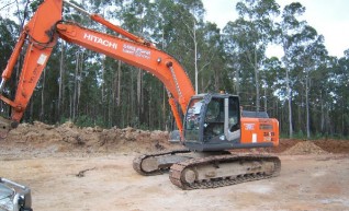 24T EXCAVATOR - HITACHI 1