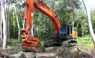 24tn Hitachi Excavator  1