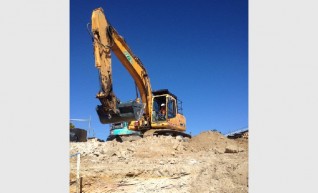 25 Tonne Hyundai Excavator for wet hire 1