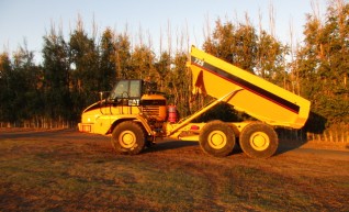 25T Cat 725 Dump truck Moxy for dry hire Available NOW 1