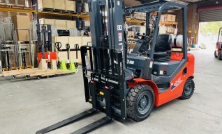 2.5T Gas Standard Forklift 1