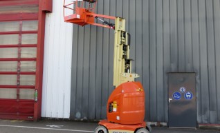 26' Vertical Mast Lift 1