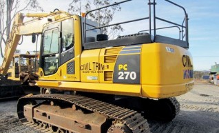 28T Komatsu Excavator 1