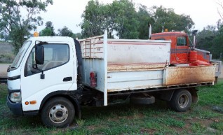 3 TON HINO TIPPER 1