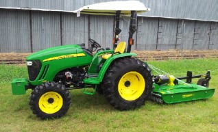 40 HP Tractor 4WD John Deere and Slasher 1