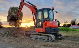 5 Ton Excavator - Closed Cab 1