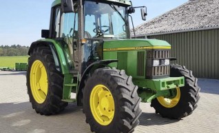 6400 John Deer Tractor 1