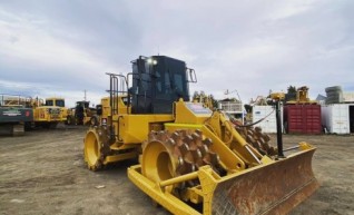815 CAT Compactor 1
