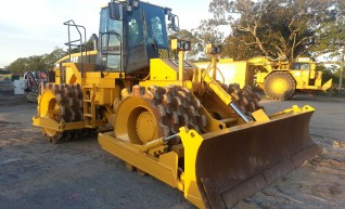 825G Compactor 1