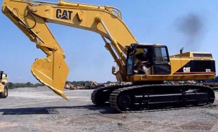 82T Caterpillar 375 Excavator 1