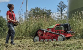 Agria 9600i Remote-Controlled Track Slope Mower 1