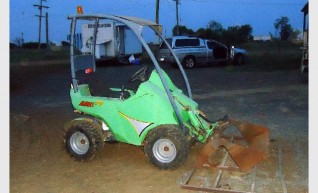 AVANT MINI LOADER 1