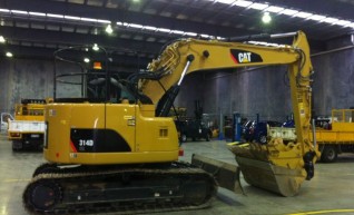 Cat 20t Reduced swing excavator 1