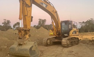 35T Caterpillar  Excavator w/Wood Shears & Grabs 1