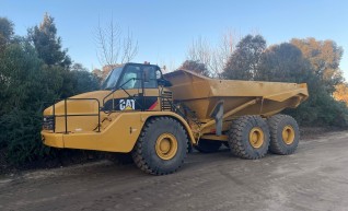 Cat 740 Dumptruck with tail gate 1