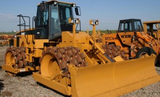 CAT 825G Compactor 1