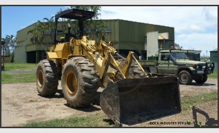 Cat 910 Front End Loader with Bucket, Forks and Low Group Pressure Tyres 1