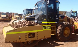 Cat CP76 18T Padfoot Roller  1