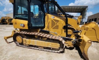 CAT D2 XL Dozer 1