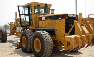 Caterpillar 140H Grader 1